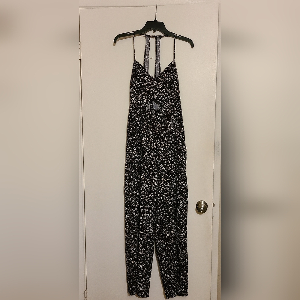 EXPEESS | BLACK JUMPSUIT FRONT KEYHOLE OPENING WHITE FLOWERS SIZE 8